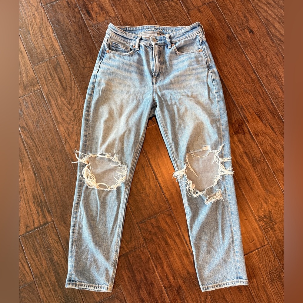 American Eagle Strigid Distressed Women’s Jeans size 4